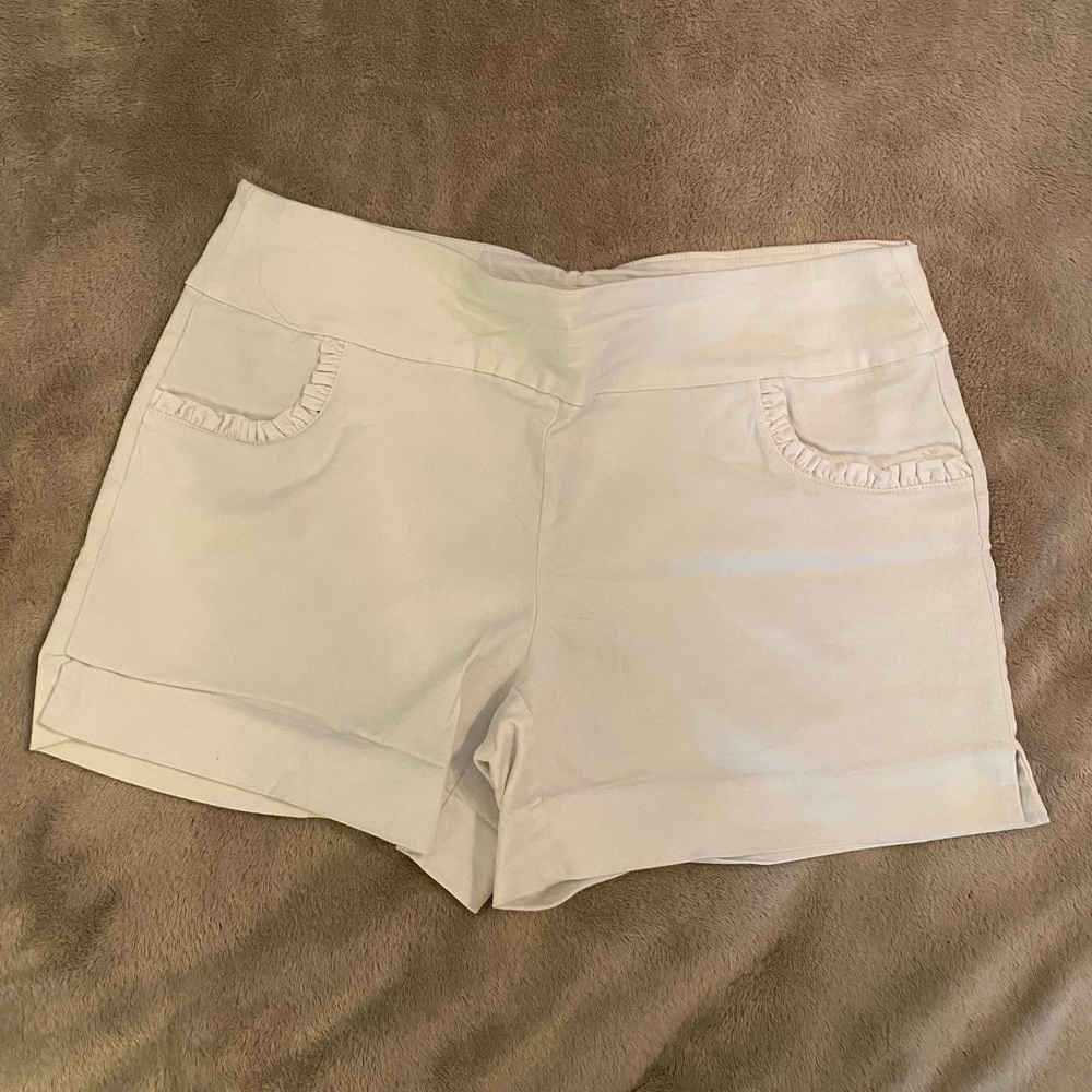 crown & ivy pull on shorts